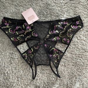 Savage x Fenty Butterfly Wings Lace & Crotchless Panty Size XL